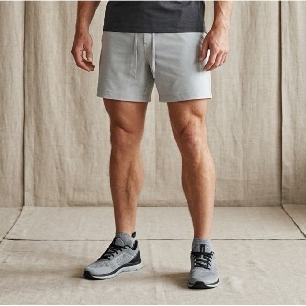 Lululemon Soft Jersey Shorts 5 Inch Inseam Mens Large Gray Gym Run LM7BCVS READ